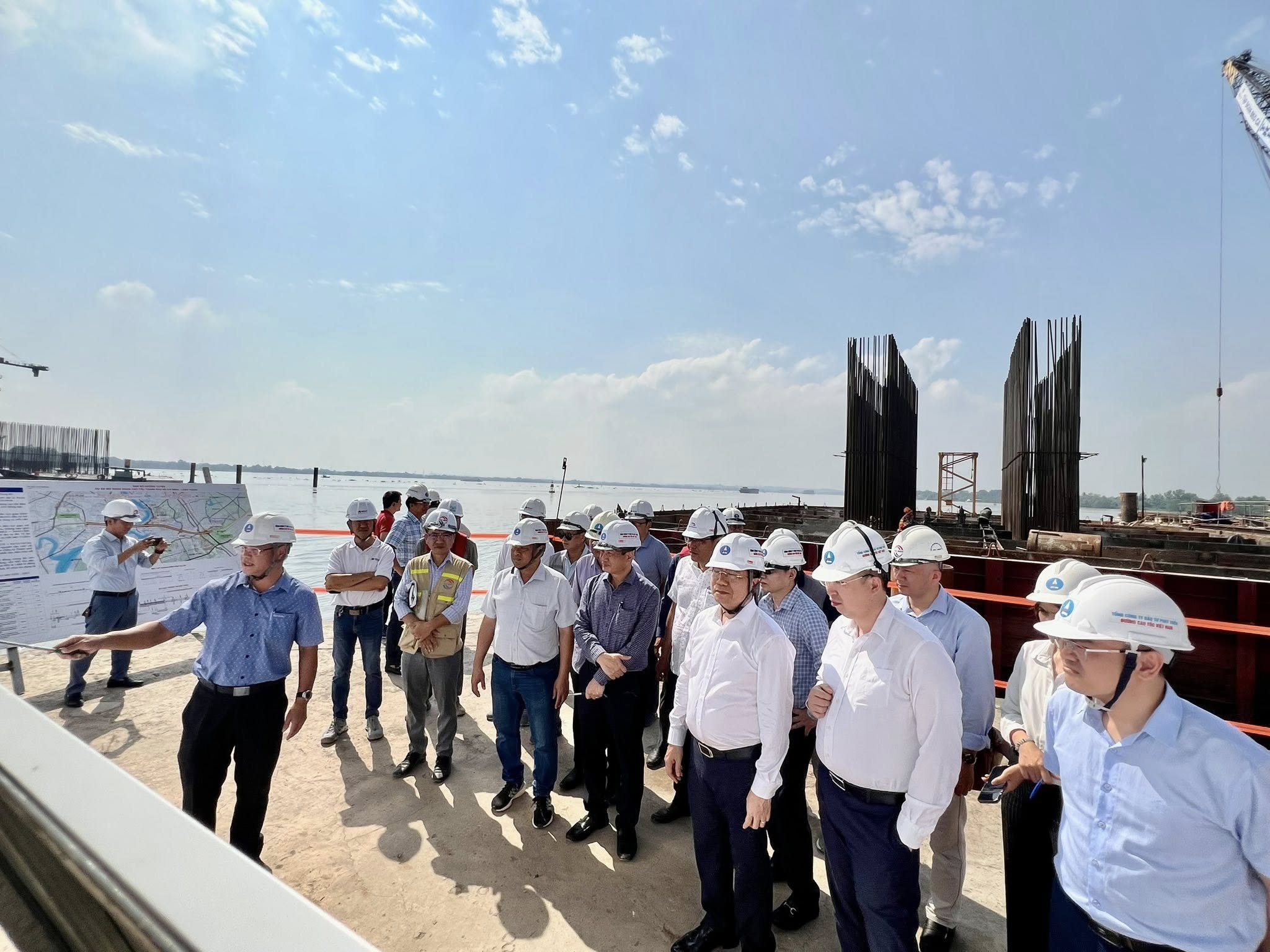 Ngày 6/3/2026, Hội đồng thành viên VEC do đồng chí Trương Việt Đông – Ủy viên BCH Đảng ủy Chính Phủ-Chủ tịch Hội đồng thành viên làm Trưởng đoàn đã tổ chức kiểm tra công trường Dự án mở rộng tuyến cao tốc TP. Hồ Chí Minh – Long Thành – Dầu Giây.