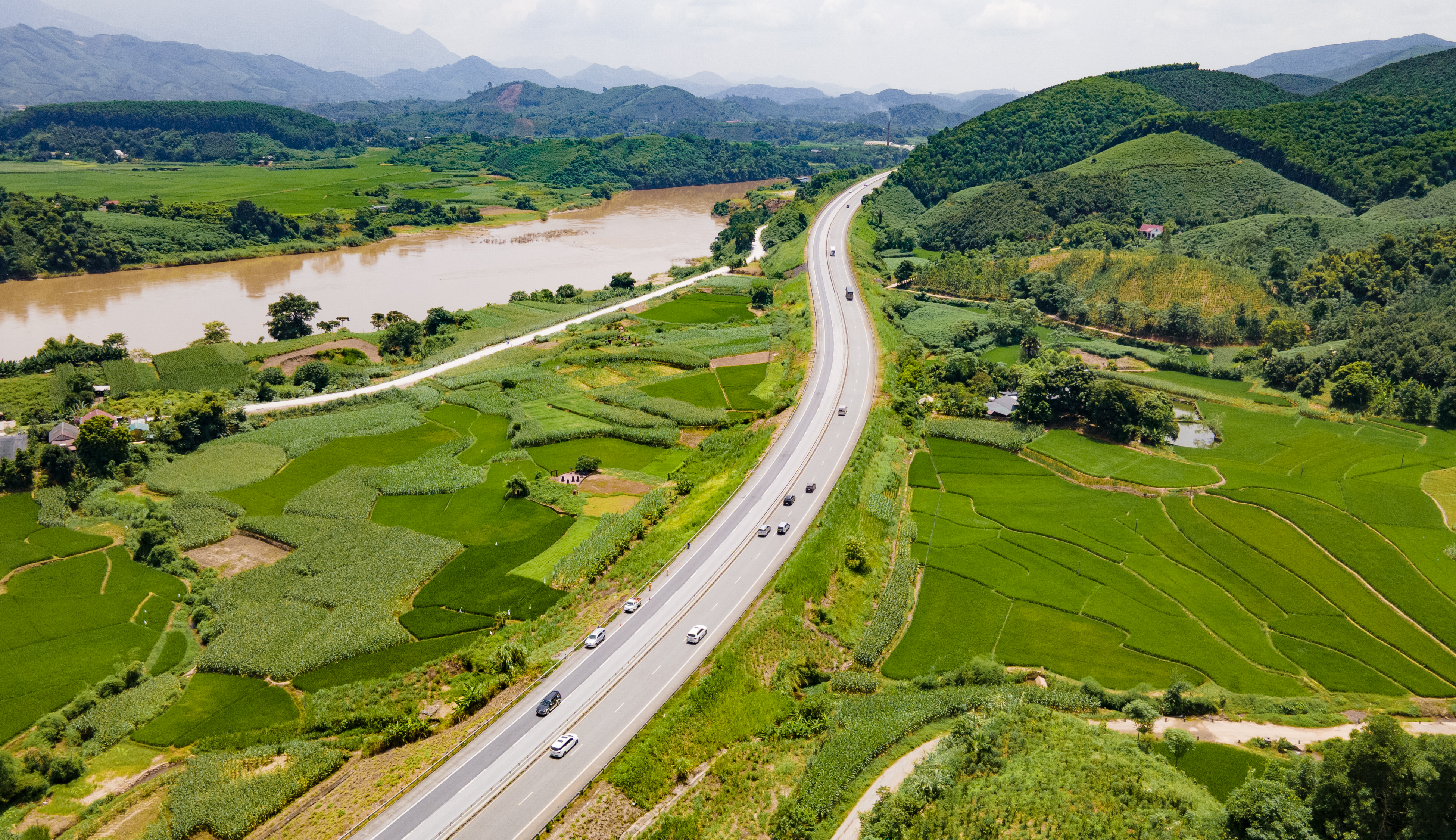 THÔNG BÁO KẾ HOẠCH LỰA CHỌN NHÀ THẦU các gói thầu thuộc dự án sửa chữa lớn mặt đường, thay thế bổ sung hệ thống ATGT đoạn Km0+000-Km123+080 thuộc đường cao tốc Nội Bài – Lào Cai